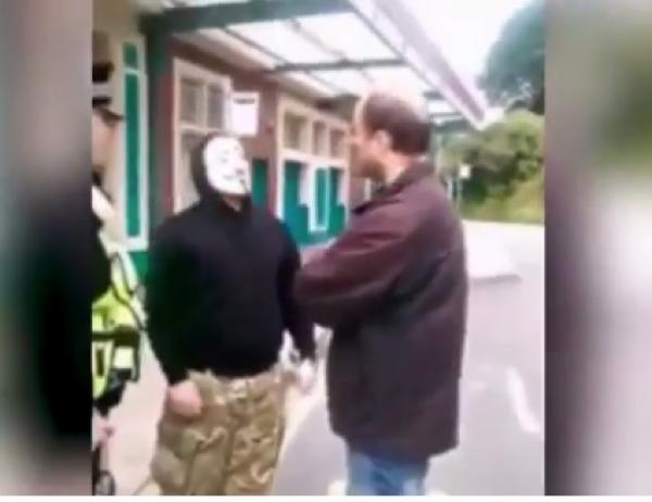 بالفيديو: لحظة القبض على رجل واعد طفلة لاغتصابها