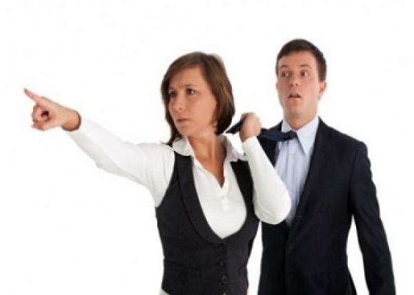 دراسة: المرأة تقود الرجل كما تشاء