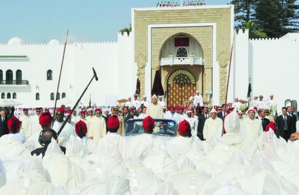 نشطاء مغاربة يطلقون صفحة تطالب بإلغاء كافة المراسم والتقاليد والطقوس التي تواكب حفل البيعة