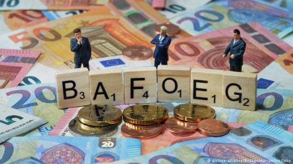 ادعى أنه طالب وحصل على 68 ألف يورو كقرض طلابي