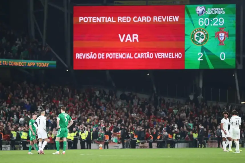 كريستيانو رونالدو يُطرد بعد اعتداء... والعقوبة قد تؤثر على مشاركته في المونديال!