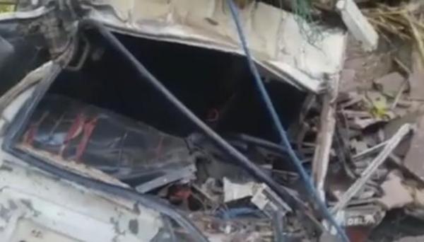 بالفيديو: انقلاب شاحنة لنقل الأحجار في منحدر خطير بمراكش