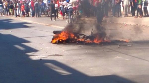 بالصور : حالة من الاحتقان بتمارة بسبب عصابة مدججة بالسيوف نفذت هجوما في واضحة النهار‏