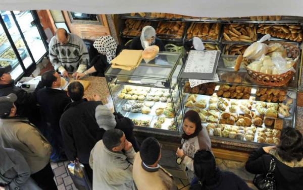 مابين الفكر "الداعشي" و"الحداثي".... من له الحق في "دعششة" صاحب مخبزة قال "لاتوجد حلوة رأس السنة"!