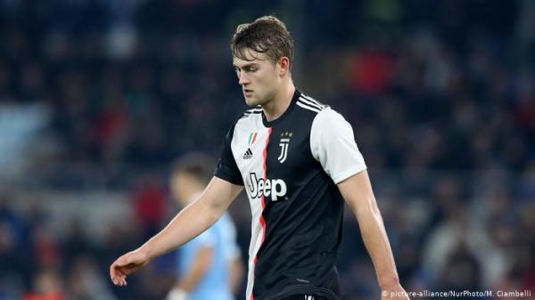 غياب غامض لـ"دي ليخت" عن لائحة يوفنتوس يفتح الباب أمام التكهنات