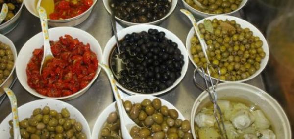 خبراء يحذرون :  هذا ما تحتويه 5 حبات من الزيتون المملح