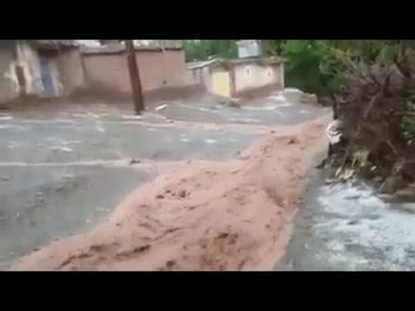 شاهد .. تساقطات مطرية قوية بمنطقة تغزرين كنطولة بإقليم ورزازات