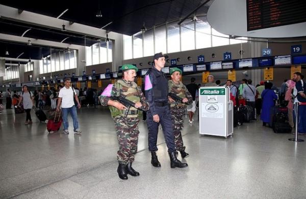 خطة "حذر" في مطار محمد الخامس ... تقليص دور الشرطة و استعراض الجيش للرشاشات