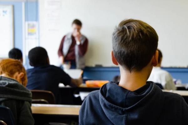 إغلاق مدرستين بعد اكتشاف إصابة أستاذين بفيروس كورونا