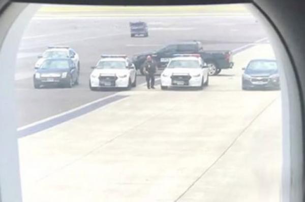 بالفيديو : هبوط اضطراري لطائرة أمريكية بعد محاولة راكب دخول قمرة القيادة بالقوة