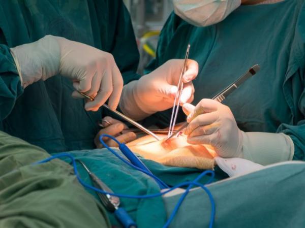 فريق طبي وتمريضي متخصص بالمركز الاستشفائي مولاي يوسف بالرباط يحقق إنجازا طبيا غير مسبوق