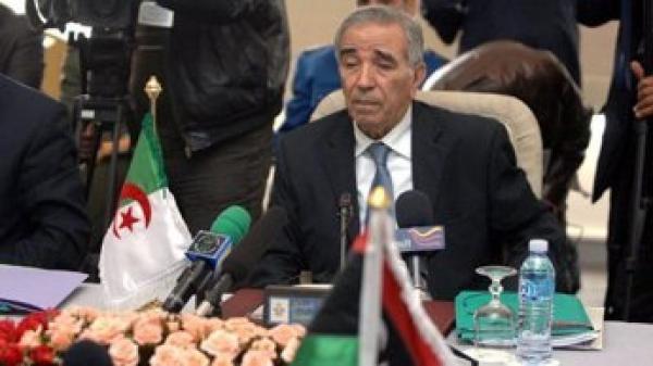 وزير الداخلية الجزائري يستبعد حصول أي حزب على أغلبية مقاعد البرلمان 