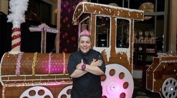 أسترالية تصنع قطاراً ضخماً من الخبز احتفالاً بالأعياد