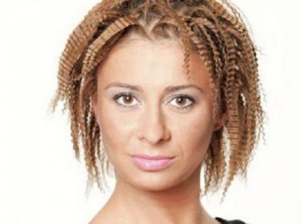 عارضة أزياء اباحية زوجة لمدرب فريق سعودي