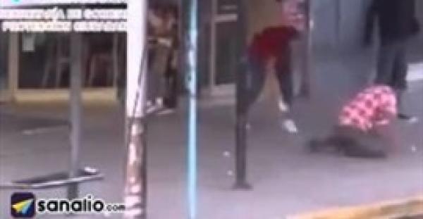 بالفيديو : مشاجرة بين فتاة وصديقها بسبب رجل مخمور