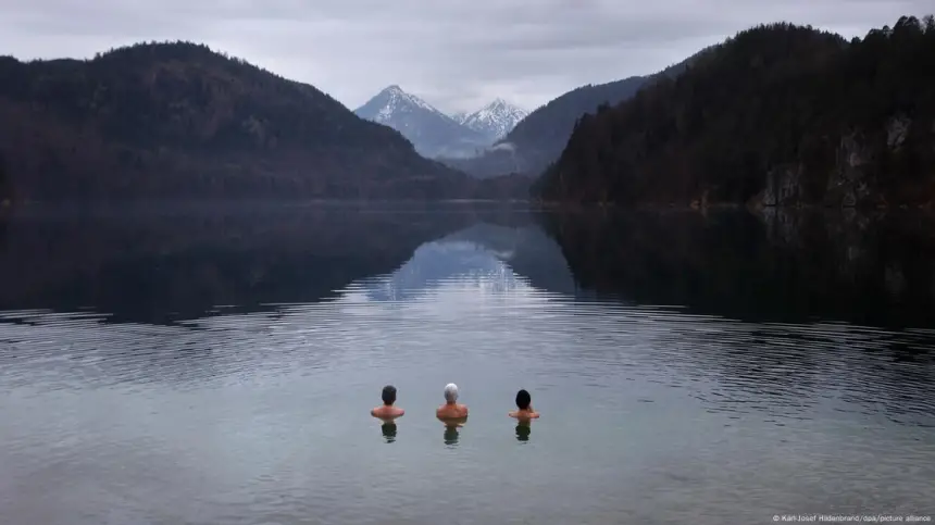 هواية رونالدو وشركائه.. هذه مضار الاستحمام في الماء المثلج