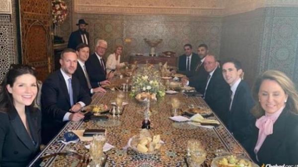 الكشف عن بعض تفاصيل المأدبة الملكية الفاخرة التي أكرم بها الملك "محمد السادس" ضيوفه من الوفد الأمريكي الإسرائيلي