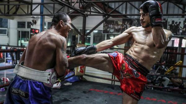 البطل المغربي "يوسف بوغانم" يكسر جمجمة لص حاول سرقة هاتفه النقال ضواحي بروكسيل