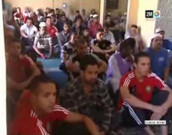 الأسود يؤدون صلاة الجمعة