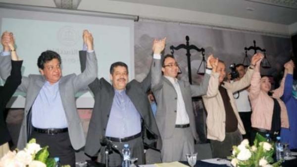 توفيق احجيرة يكشف حقيقة إحداث حزب جديد منفصل عن الاستقلال