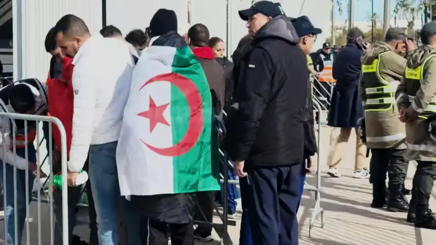 تفتيش صارم للجماهير الجزائرية قبل مواجهة الكونغو بملعب مولاي الحسن