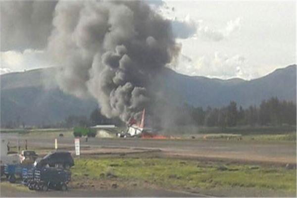 تحطم طائرة على متنها 100 شخص مباشرة بعد إقلاعها