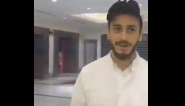 سعد المجرد مؤذن في أحد مساجد باريس