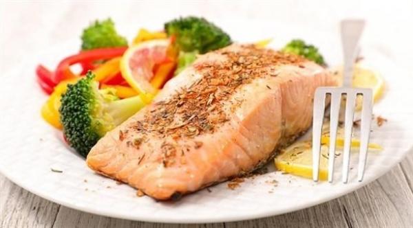 تناول السمك مرتين في الأسبوع يحميك من الجلطات الدموية