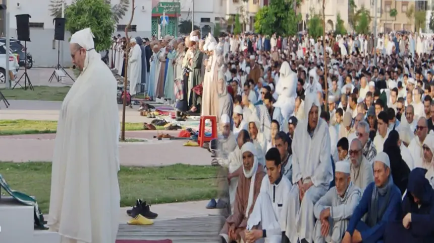 خشوع وسكينة بصلاة العيد من مصلى حي الهدى بأكادير... لحظة يملؤها النور والتكبير