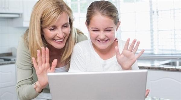 دراسة: سر السعادة استخدام الإنترنت يومياً