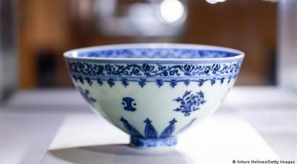 بيع سلطانية تم العثور عليها في سوق للمواد المستخدمة بـ720 ألف دولار خلال مزاد علني