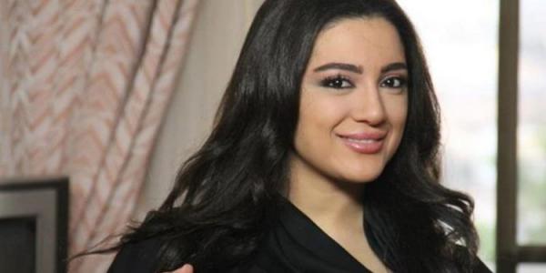 مطالب بإلقاء القبض على فنانة مغربية بسبب نصيحتها المثيرة للفتيات! (فيديو)