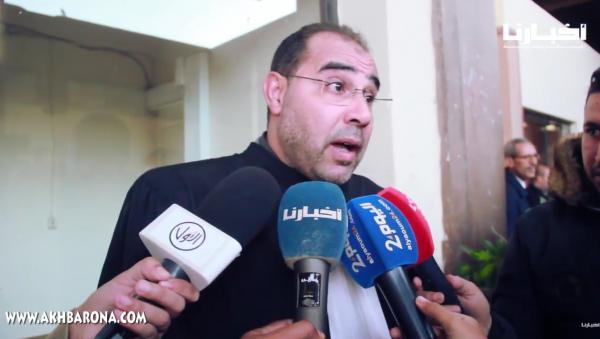 محامي توفيق بوعشرين يبكي بعد انتهاء موكله من كلمته الأخيرة