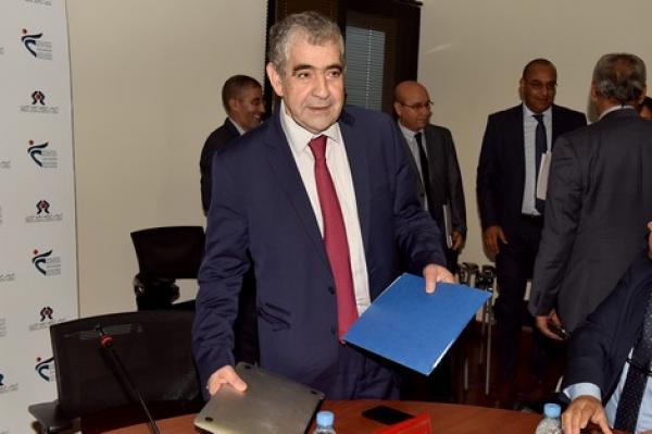 بالفيديو : نشطاء "أمازيغ" يرفعون شعار "إرحل" في وجه اليزمي تضامنا مع معتقلي "حراك الريف"