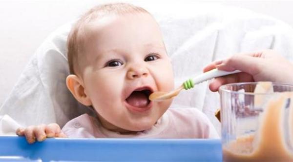 دراسة: لا تطعم طفلك وأنت جائع