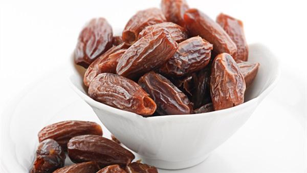 الأسباب العلمية للإفطار على الـ"تمر"