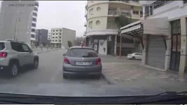 شرطية بفاس تسجل مخالفة "عدم احترام قف" لشخص لم يرتكبها