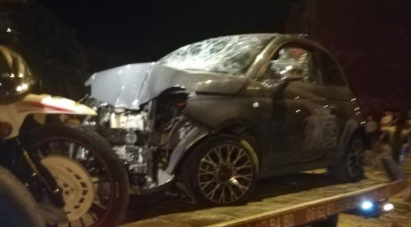 حادثة سير مأساوية بين سيارة تقودها فتاة ودراجة نارية تسفر عن وفاة وإصابات خطيرة