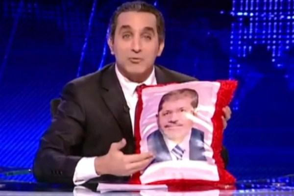 مرسي يصر على خنق معارضيه: أمر باعتقال باسم يوسف