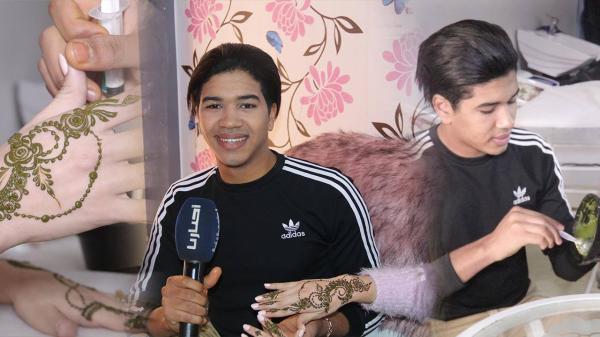 سيف الدين شاب يزاحم النساء في فن نقش الحناء.. أنا مشي مثلي وكنقرا القرآن والظروف هي..