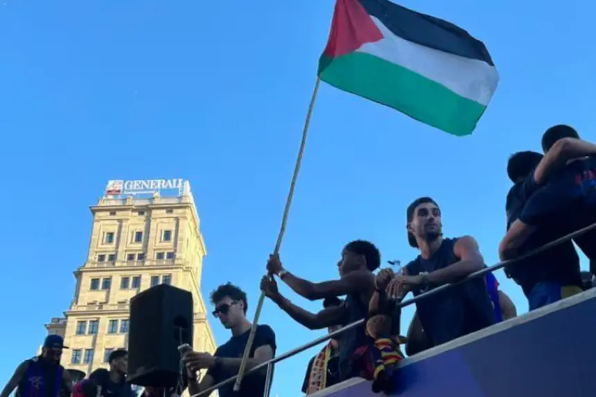 بسبب "العلم الفلسطيني".. نجم برشلونة "لامين جمال" يثير الغضب في إسرائيل
