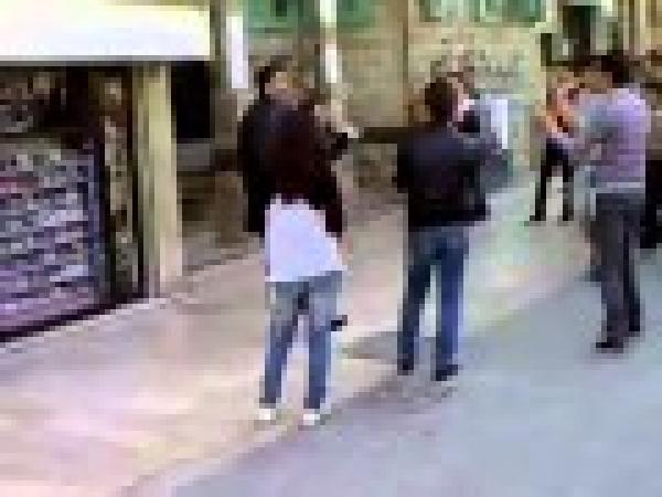 فتاة سورية ترقص فى الشارع بطريقة جنونية تأييدا للرئيس السوري بشار الاسد 