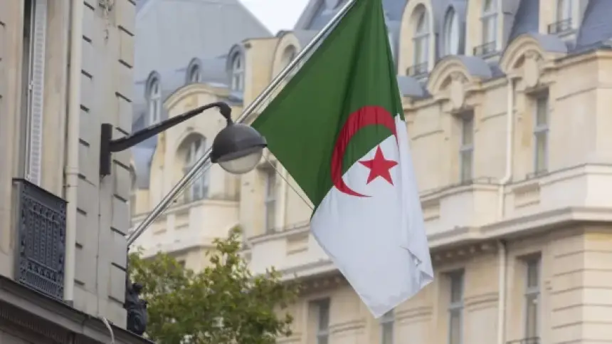 الجزائر تصدر أحكامًا بالسجن ضد 3 مرشحين رئاسيين