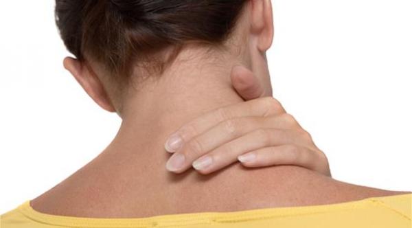 6 إجراءات سهلة لتخفيف آلام العنق والكتفين