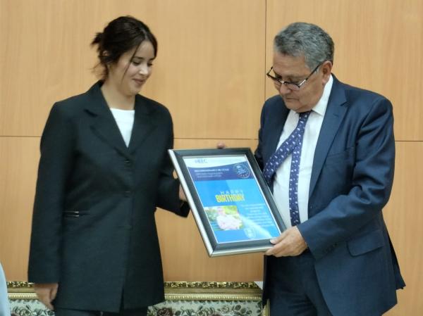 تكريم الدكتور مولاي أحمد العمراني من طرف طلبة مدرسة الدراسات العليا الاقتصادية والتجارية والهندسية بمراكش