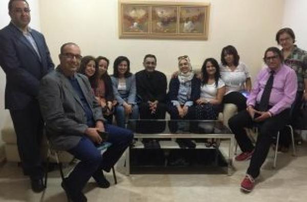 مذيع معروف بالقناة الأولى ينقل للمستشفى العسكري لتلقي العلاج