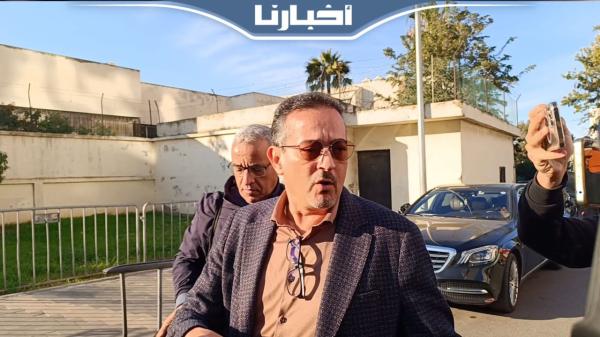 المهاجري يثير الجدل بحضوره بمحكمة الاستئناف بالدار البيضاء