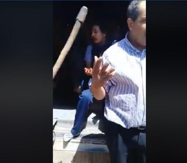 أستاذ "دارها قد راسو" ..أشعل غضب المغاربة بالدعوة الى "رجم" ضحيتي فيديو أسفي