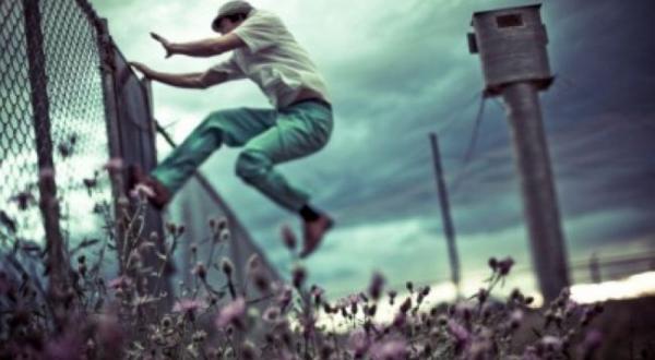 مثير..سجين خطير يفر بطريقة هوليودية من مستشفى الأمراض العقلية بطنجة بعدما بتر العضو الذكري لصديقه