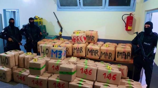 "الديستي" والشرطة القضائية يضربان بقوة ويعتقلان شخصين يستعدان لتهريب أكثر من طن من الحشيش